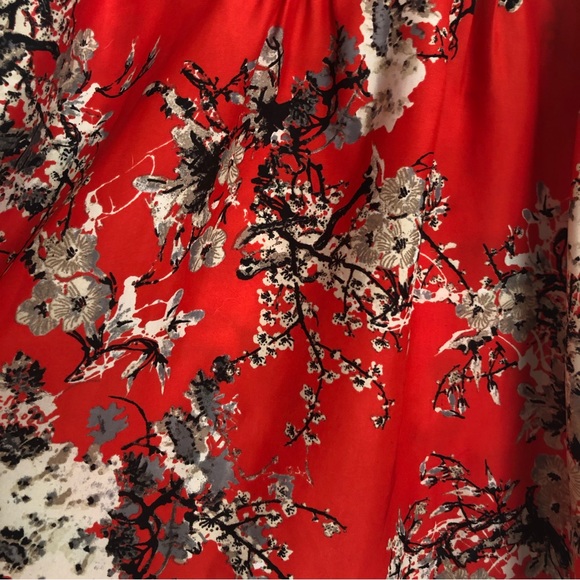 Stunning flowy camisole 🌿🌹 - Picture 2 of 8